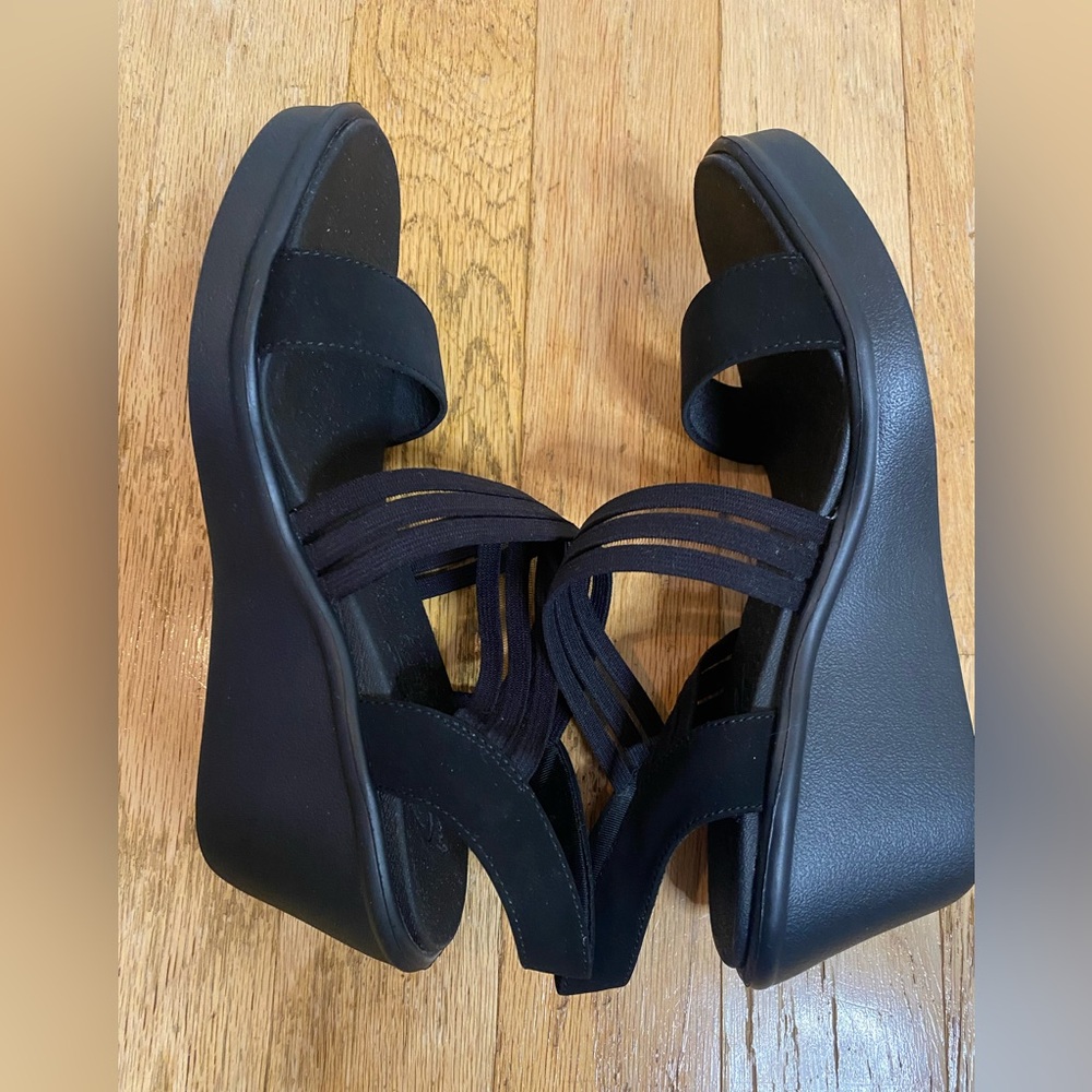 NWOT Skechers Black Wedge Sandals Size 9 - Picture 5 of 7